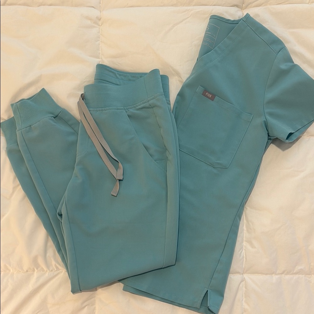 Seaglass FIGS Scrub Set (Catarina Top XS and Zamora Jogger XS Petite)